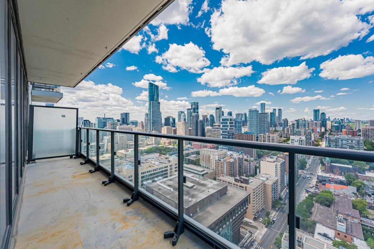 Luxury 2 Bedroom Condo High Floor Close To Eaton Center Toronto Exterior photo